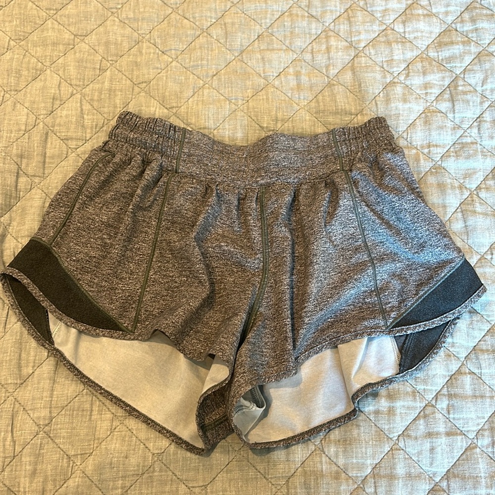 Hotty hot 2.5 low rise shorts size 6 lululemon gray